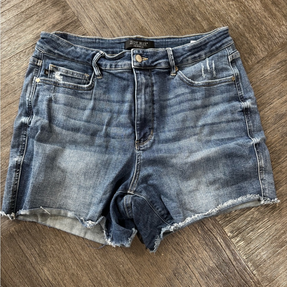 Judy Blue Medium Wash Frayed Hem Denim Shorts